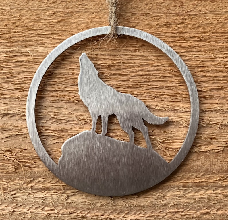 Wolf Howling Ornament Made of Stainless Steel Wolf Moon Christmas Tree Ornament Rustic Cabin