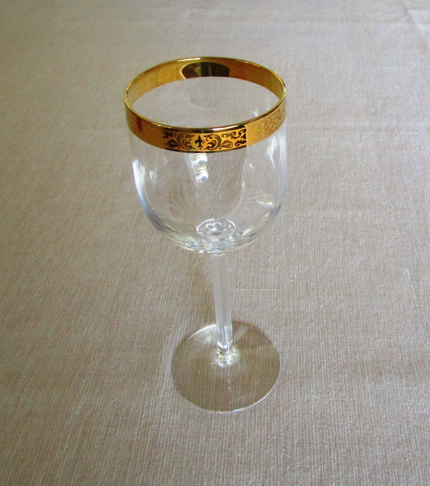Set of 6 Vintage Wine Glasses With Decorative Gold Accent Band