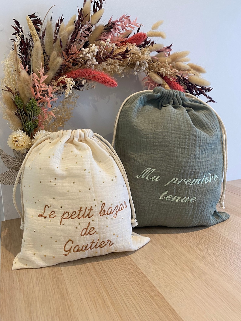 Pochon personnalisé /pochon à cadeau / Sac de change bébé /sac à jouet /pochon à vêtements image 1