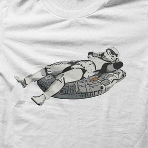 Stormtrooper Sunbathing Joke Parody Sci-Fi T-shirt M5590