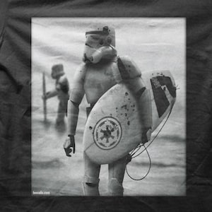 Stormtrooper Surfing Beach Joke Parody Sci-Fi T-shirt M5592