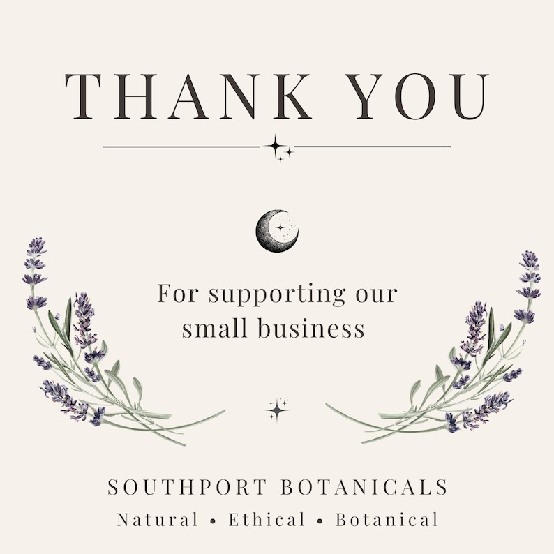 K&ouml;nnte beinhalten: Eine cremefarbene Karte mit dem Text THANK YOU, For supporting our small business und SOUTHPORT BOTANICALS Natural &bull; Ethical &bull; Botanical. Das Design enth&auml;lt zwei Lavendelzweige, ein Mondsichel-Symbol und kleine Sternakzente.
