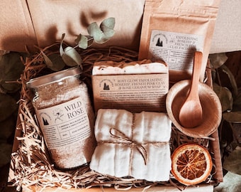 Rosy Spa Box with Bath Salts, Soap & Facial Skincare Mask. Natural, Sustainable Gift for Her, Mum, Sister, Friend, Mama, Nan, Thank You