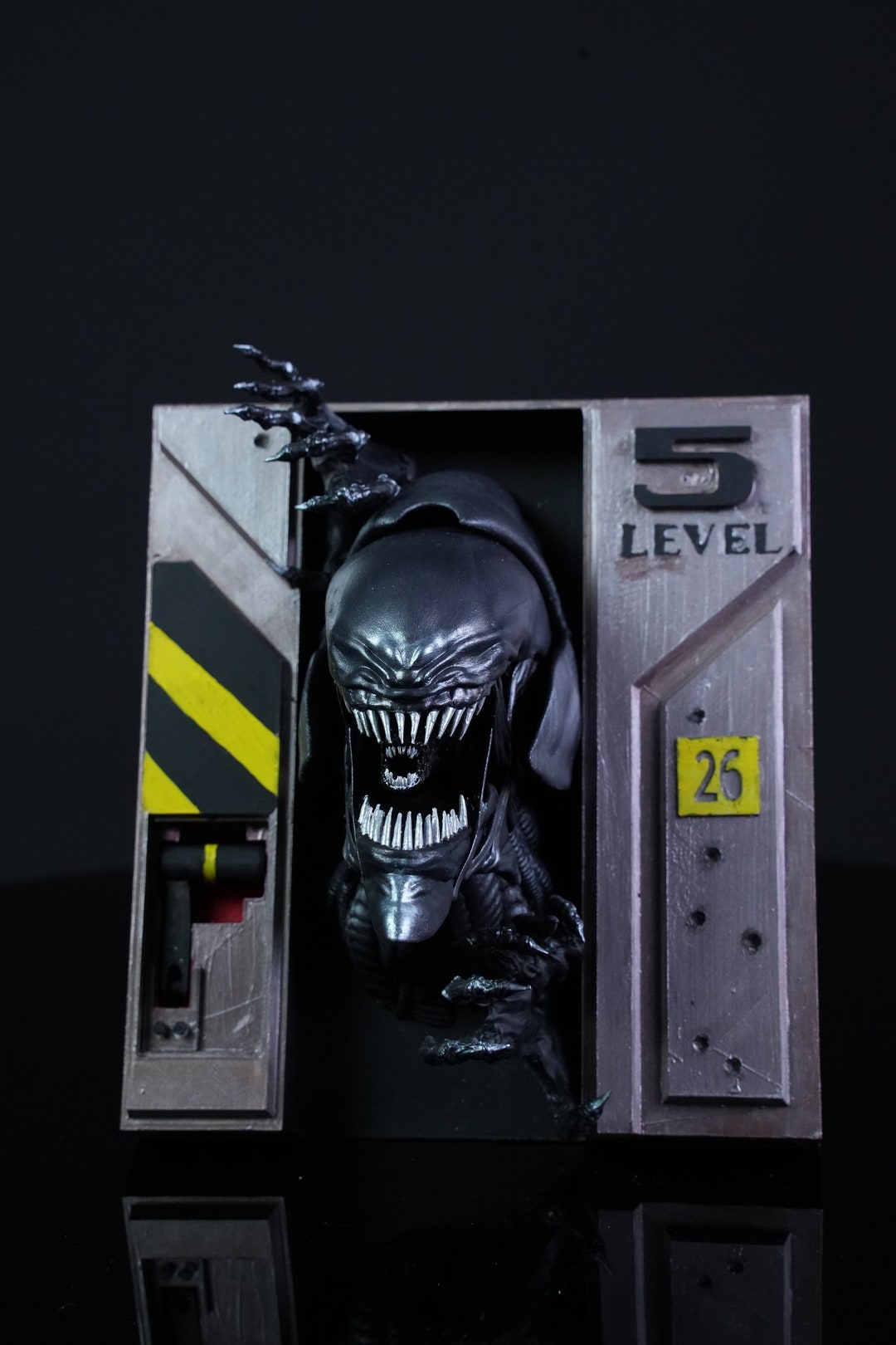 Alien Xenomorph Book Nook Etsy