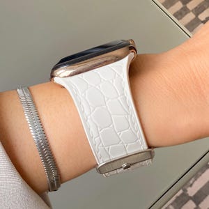 Silicone Watch Band For Apple Watch 38mm 40mm 41mm 42mm 44mm 45mm 46mm 49mm, Luxury iWatch Band for Women Series 10 9 8 7 Ultra