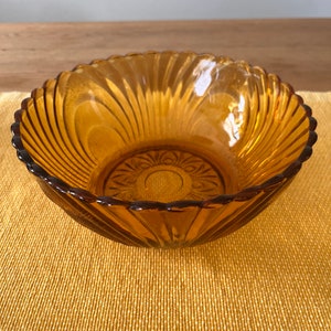 Vintage Brockway Nouveau Amber Swirl Glass Bowl - Sunburst Base - Scalloped Edge - MCM - Salad - Dessert - Fruit