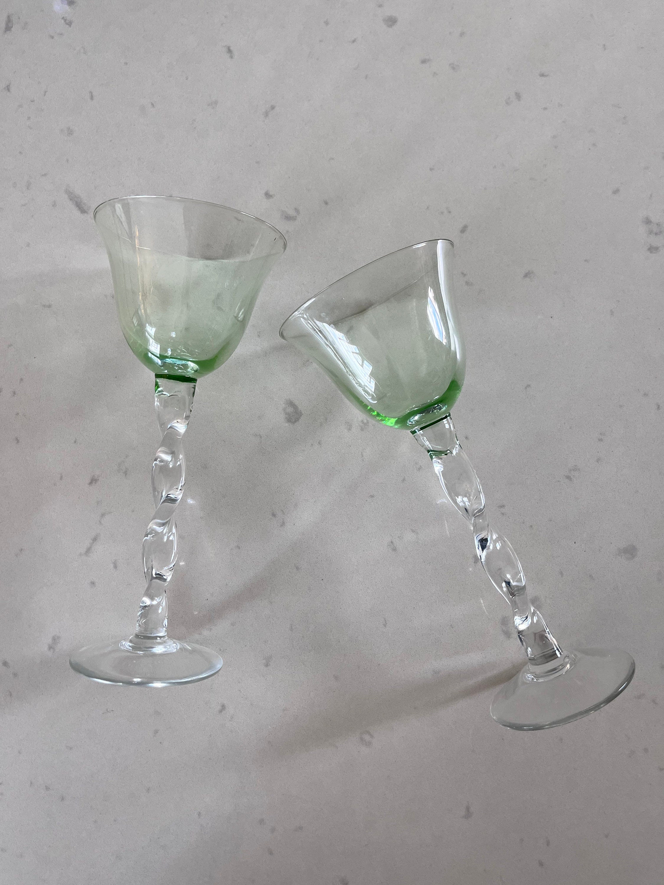 MEXHANDCRAFT Emerald Green Rim 10 oz Martini Glasses (Set of 6), Recycled Glass, Lead-Free, Toxin-Free (Martini)