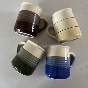 Tazas de cerámica de los años 80 / Rayas ombré / Juego de 4 / Esmalte vintage por inmersión / Decoración bohemia para carrito de café / Estilo bohemio chic / Hogar retro