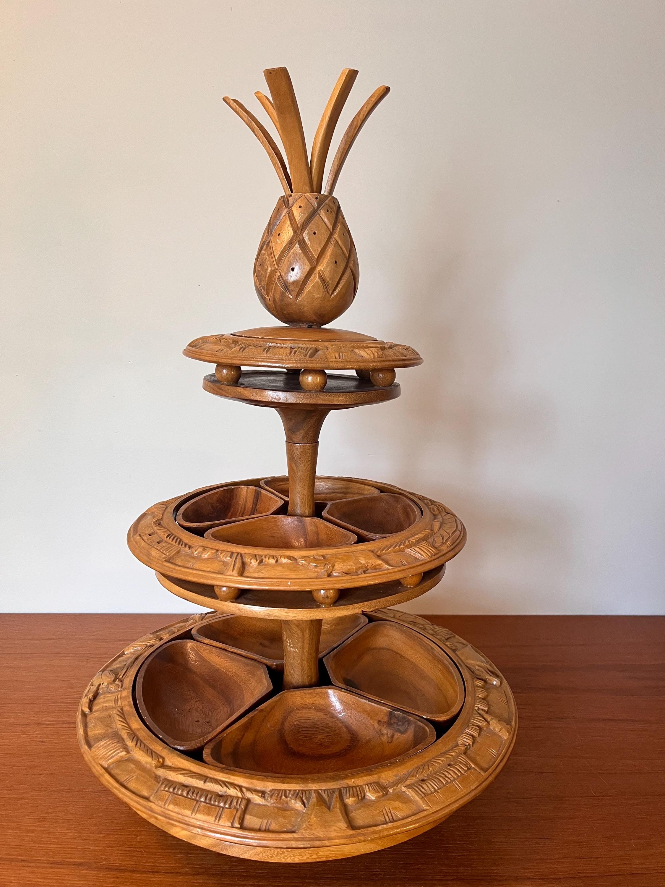 ティキ パイナップル レイジースーザン：ハワイ製、彫刻入り木製3段