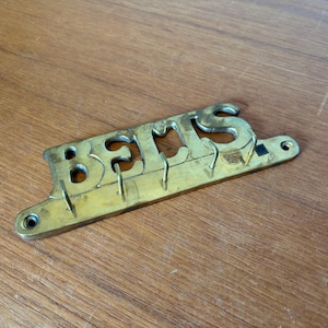 Vintage messing bellenletterriemhanger - muurhanger
