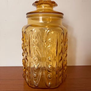 Vintage Amber Glass Lidded Canister - 1960s LE Smith 9&quot; Atterbury Scroll - Retro Kitchen Storage