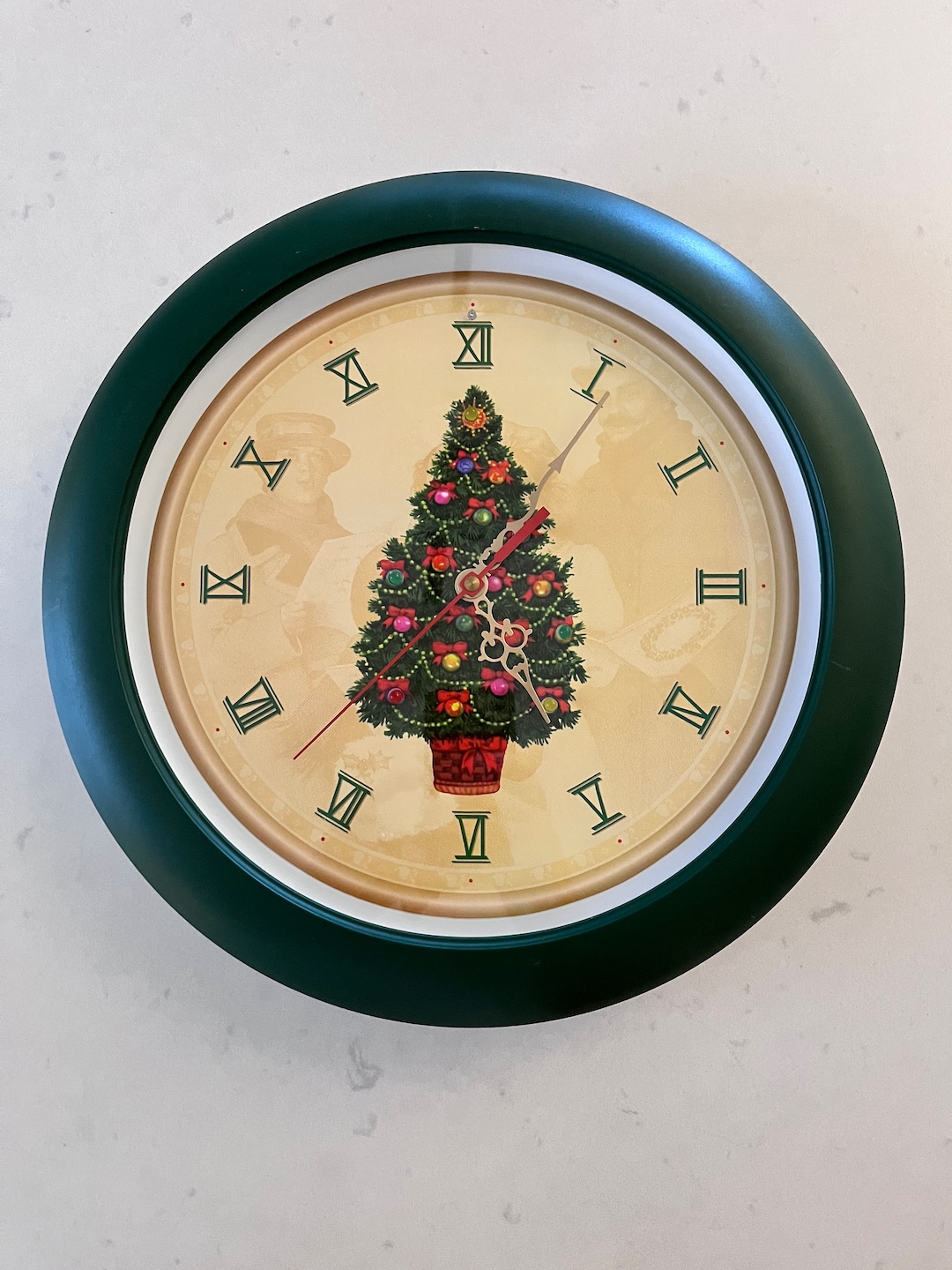 Singing Christmas Wall Clock 12 Carols Lights & Music Musical Holiday
