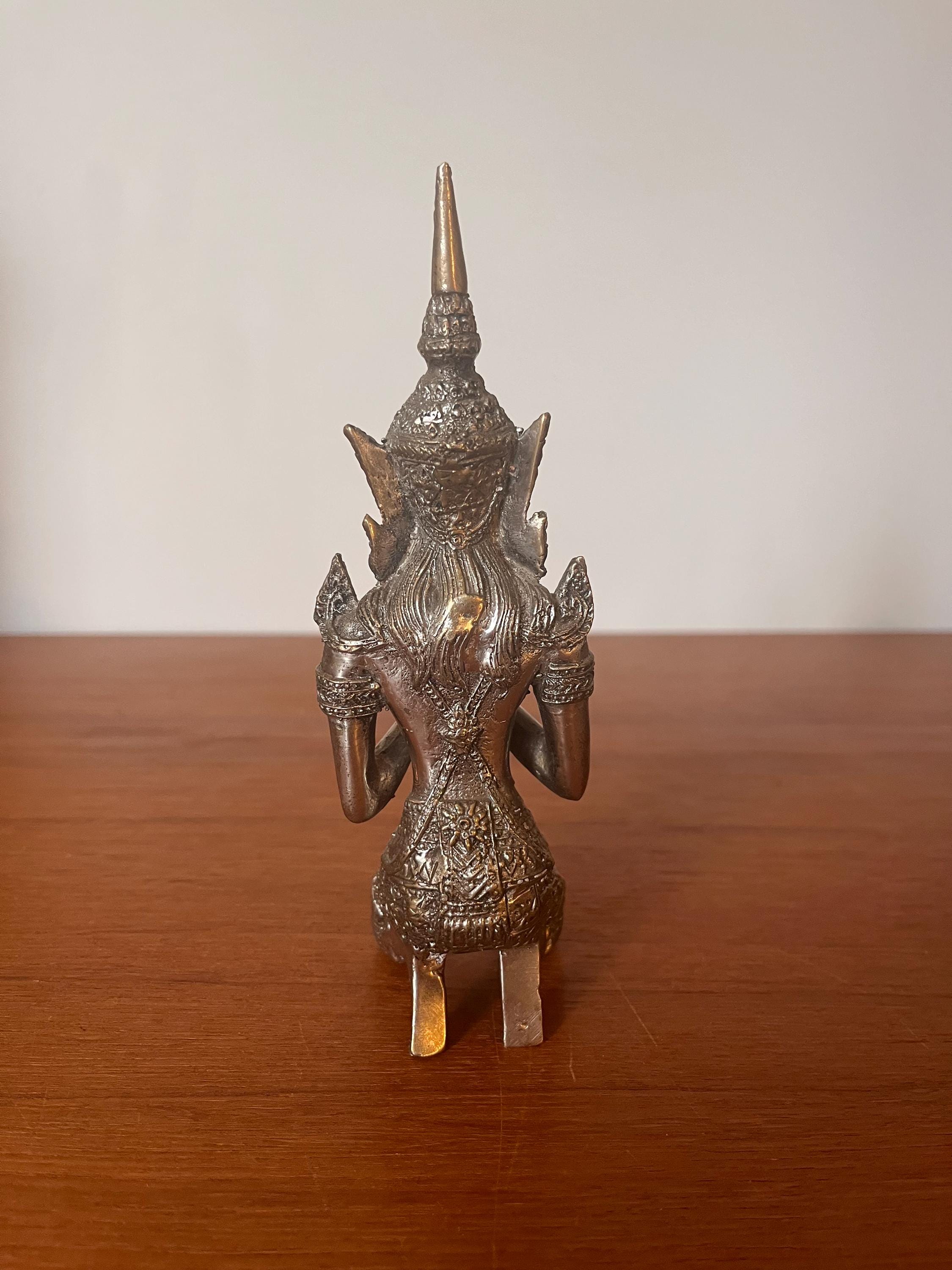 タイ仏像　女性ダンサーのブロンズ像　ブロンズ彫刻。19世紀後半 タイ仏像 女性ダンサーのブロンズ像 ブロンズ彫刻。19世紀後半 - メルカリ