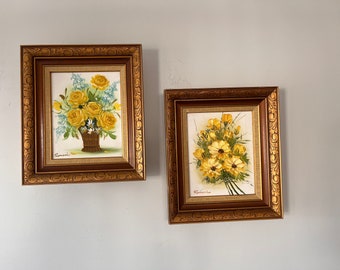 Öl-auf-Leinwand-Gemälde – 2er-Set – Gelbe Blumen – Rosen und Gänseblümchen – dicke verzierte Mid-Century-Rahmen –