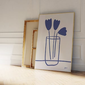 Blaue Blumen Poster, Skandinavische Dekoration, Blaue botanische Kunst, Tulpen Plakat, dänische Pastellkunst, marineblaues Wohndekor, Küstenwandkunst, niedlich
