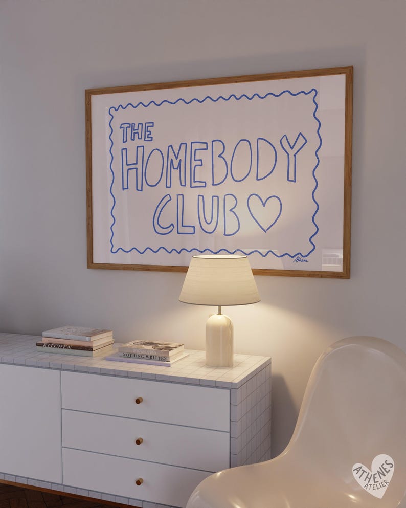 Homebody Club Druck, Über der Couch horizontaler Druck, dänisches Pastelldekor, Ästhetische Wohnung, Dopamin-Dekor, Über dem Bettdruck, Meistverkauft Bild 1