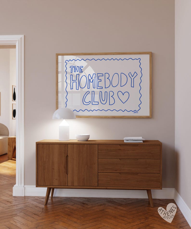 Homebody Club Druck, Über der Couch horizontaler Druck, dänisches Pastelldekor, Ästhetische Wohnung, Dopamin-Dekor, Über dem Bettdruck, Meistverkauft Bild 2