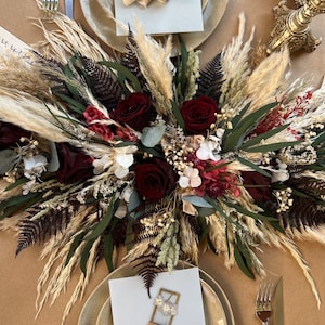 Arco floreale color borgogna, fiori da tavolo, accessori per matrimonio, arco nuziale, fiori da matrimonio, fiori da sposa, arco boho, bouquet da sposa, decorazioni per matrimonio