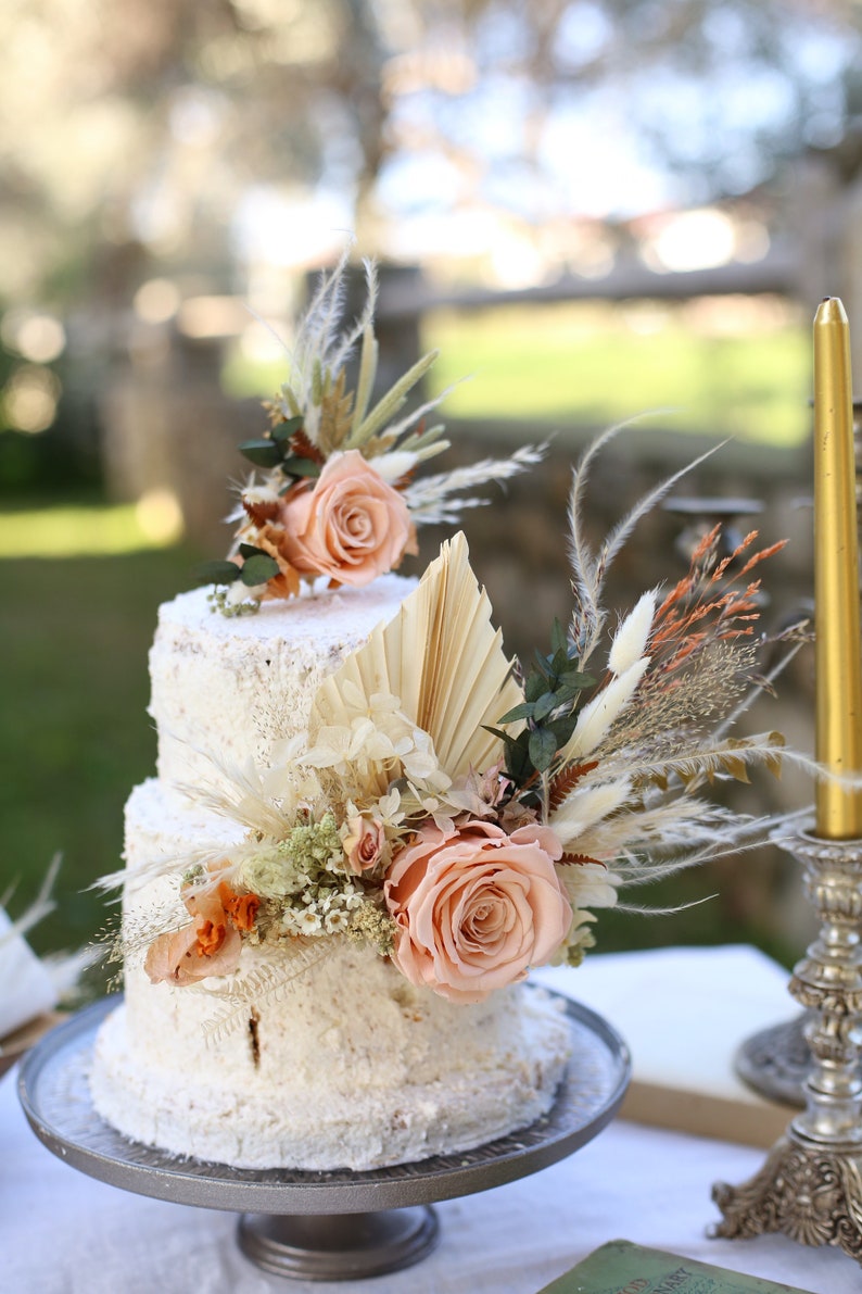 Decorazione per torta floreale con lavanda: decorazione per feste in stile bohémien - Italia Decorazione per torta floreale con lavanda: decorazione per feste in stile bohémien - Italia