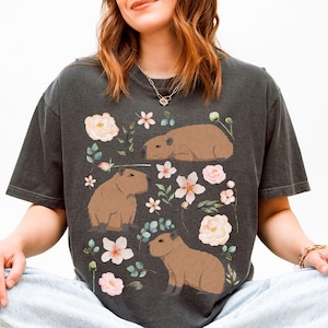Maglietta Capybara Comfort Colors Cottagecore, regalo per gli amanti degli animali, estetica Goblincore, maglietta botanica floreale con tema zoologico e fauna selvatica, vestiti alternativi Pepper