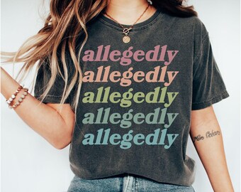 Angeblich Comfort Colors T-Shirt, True Crime Podcast-Liebhaber, lustiges Zitat, lustiges Geschenk für Rechtsanwälte, Abschlussgeschenk für Juraschüler, Schwiegermutter