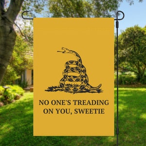 No One&#39;s Treading On You Sweetie Garden Flag, Liberal Leftist Activist Protest Yard Sign, Anti MAGA Anti Trump Anti Republican Anti Racist