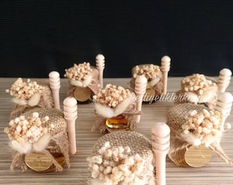 Tarro de miel personalizado como detalle de boda, decoración floral rústica, cuchara de madera