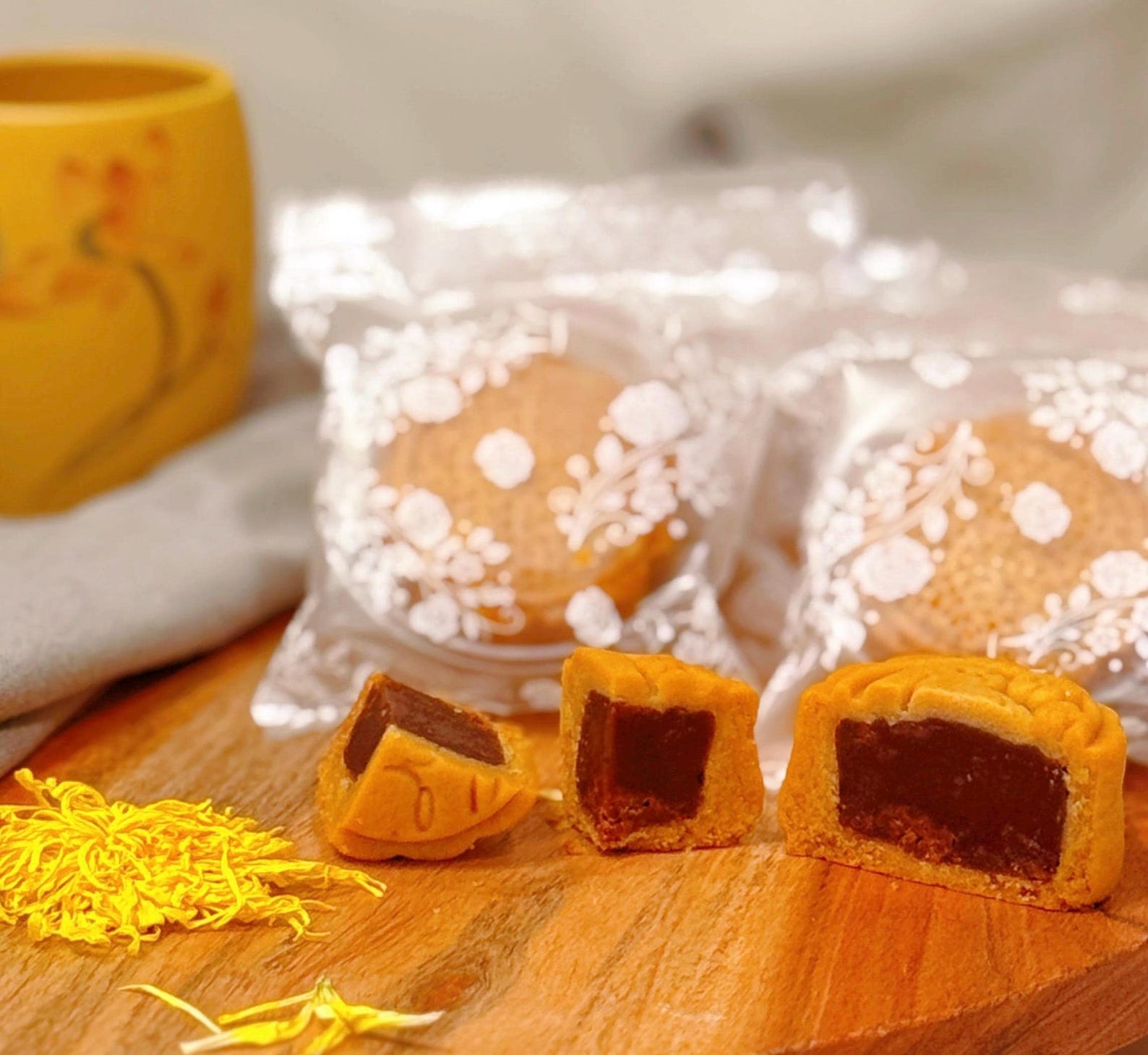 Handmade Mooncake Gift Set with Chrysanthemum Tea | Asian Dessert Gift Box | Floral Tea & Pastry Pairing | Red Bean Custard Coconut