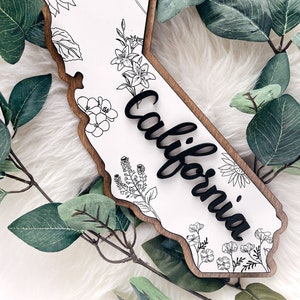 KALIFORNIEN Wandbild aus Holz: Karte von Kalifornien mit lokalen Blumen | State Art, Einweihungsgeschenk, Geburtstagsgeschenk, Maklergeschenk