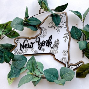 Houten muurkunst NEW YORK: kaart van New York met lokale staatsbloemen | State Art, housewarmingcadeau, verjaardagscadeau, cadeau makelaar