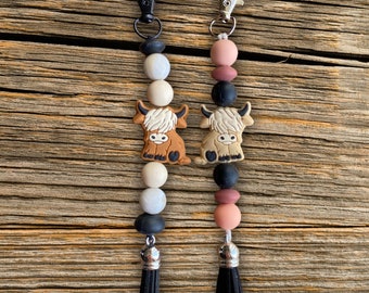 Highland cows make everything cuter! Make your keys or zippers part of your accessories with this adorable charm. Keychain/zipper charm.