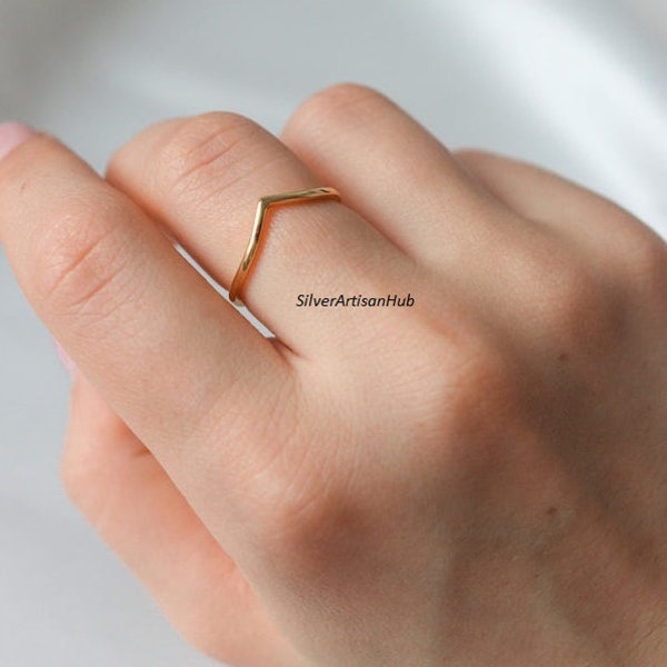 18K vergulde Chevron ring, gouden V ring, stapelbare Chevron ring, knokkel ring, sierlijke ring, geometrische ring, gouden dunne band, verlovingsring