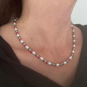 Dainty Pearl Christmas Necklace Red, Green & White Beaded Holiday Jewelry, Minimalist Gift for Her, Adjustable Festive Necklace