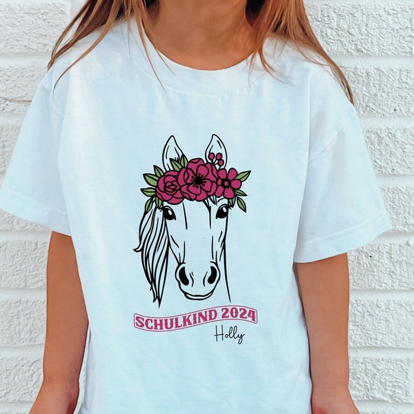 White T-shirt “Schulkind 2024” with horse and flower wreath, personalized with name I Gift for starting school I Outfit first day of school