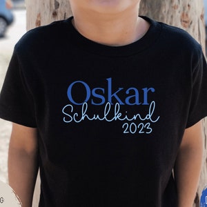 Black T-shirt “Schulkind 2023” personalized with name I Gift for school enrollment I Outfit for the first day of school I Various print colors