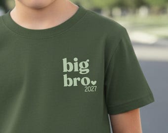 Camiseta verde infantil "Hermano mayor 2027" o texto personalizado | Anuncio del segundo bebé | Personalizable con nombre y año | Posición de impresión seleccionable