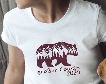 weißes T-Shirt mit Bär / Berge Natur Mond Sterne "großer Cousin 2024"  oder Wunschtext I Schwangerschaftsverkündung