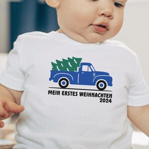 minha primeira camiseta de Natal 2024 com caminhonete e árvore de Natal que personalizei com nome I roupa de Natal bebê