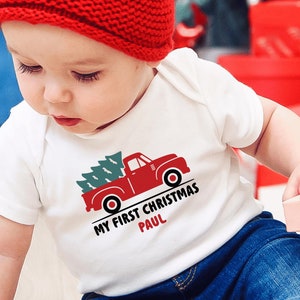 meu primeiro body para bebê de Natal 2024 com caminhonete e árvore de Natal que personalizei com nome I Roupa de Natal bebê retrô