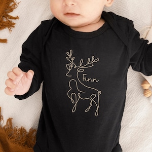 Kerstbaby bodysuit met rendieren/herten lijntekeningen die ik heb gepersonaliseerd met naam I Kerstoutfit baby en familie