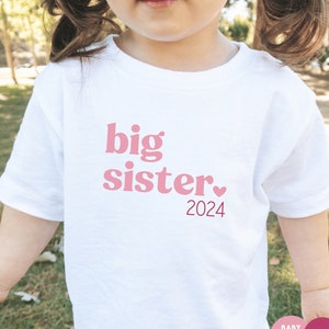 T-shirt pour l'annonce de grossesse grande soeur 2024 ou texte souhaité I annonce du deuxième enfant I cadeau pour grande soeur I couleur souhaitée image 1