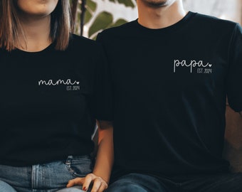 schwarzes T-Shirt "Mama est. 2024" / "Papa est. 2024" oder Wunschtext I Partnerlook I Schwangerschaftsverkündung I Geschenk