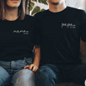 T-shirt noir Mama est. 2024 / Papa est. 2024 ou texte souhaité I look partenaire I annonce de grossesse I cadeau image 1