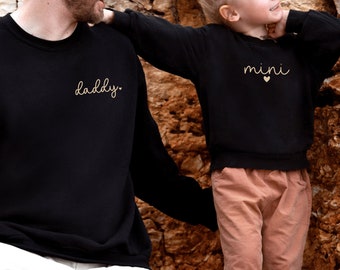 schwarzer Pullover "Daddy" oder "Mini" mit Herz I romantisch schlicht I zu Papa Kind Outfit kombinierbar I Sweatshirt Pulli Partnerlook