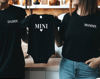 T-Shirt oder Baby Body "Mama" / "Papa" / "Mini" I schwarz schlicht mit Herz I Fotoshooting I Partnerlook I zu Familien Outfit kombinierbar