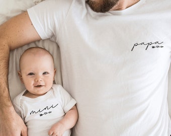 weißes T-Shirt oder Baby Body "Papa" / "Mini" / Wunschtext I mit Pfeil und Herz I zu Vater Kind Outfit kombinierbar I Geschenk für Papa