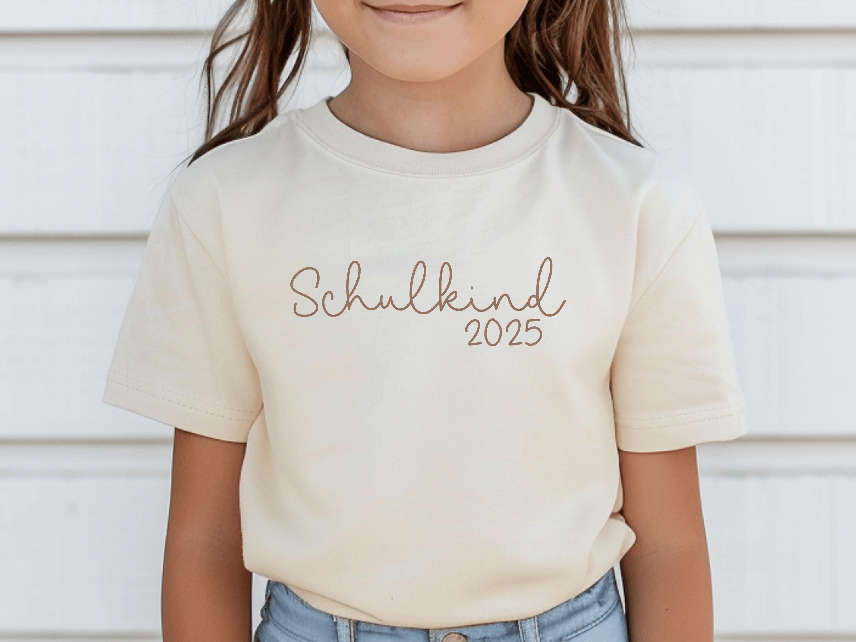 T-shirt "Schoolchild 2025" I choose from 6 T-shirt colors I personalizable with name I Gift for school enrollment I Outfit for the first day of school