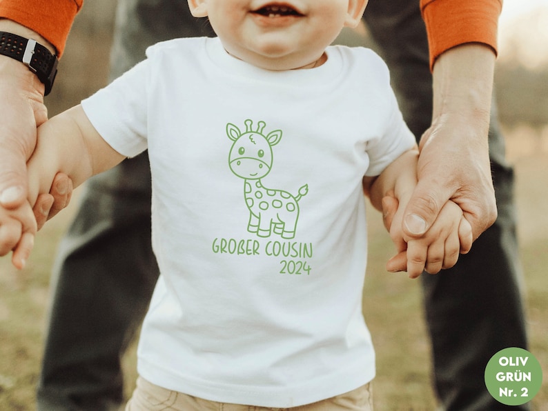 T-shirt blanc ou body bébé avec girafe I grand cousin 2024 ou texte souhaité I annonce de grossesse image 1