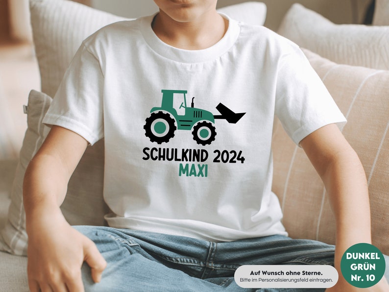 weißes T-Shirt Schulkind 2024 mit Traktor und Sternen, bedruckt in Wunschfarbe I personalisiert mit Name I Geschenk Einschulung Bild 2