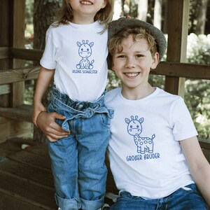 T-shirt blanc ou body bébé avec girafe I grand cousin 2024 ou texte souhaité I annonce de grossesse image 4